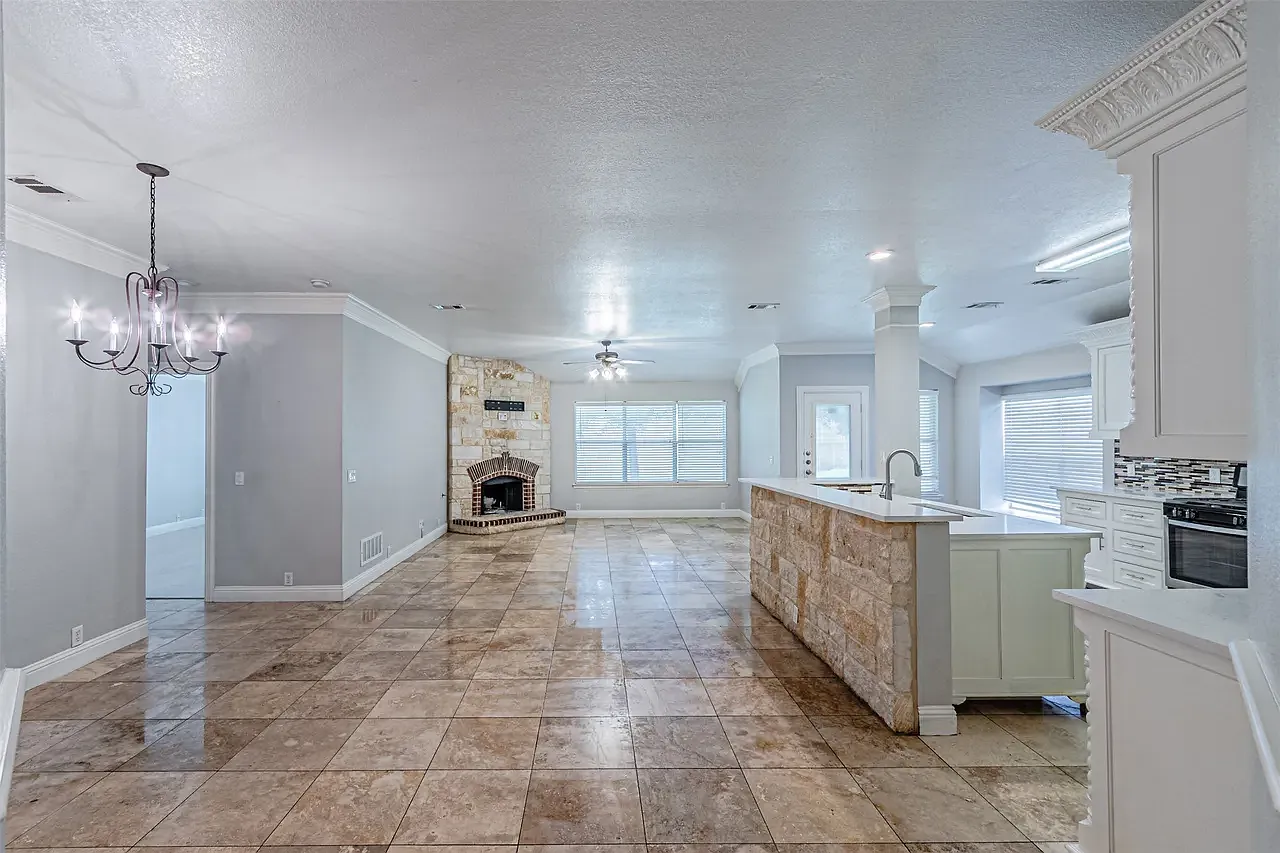 3 bed, 1769 sqft, $2,300 — Photo 4