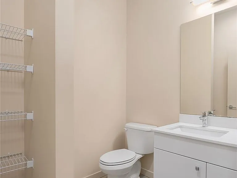 672 W Emerson St — Photo 6