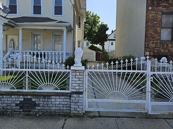 4th image of 10317 121st St #2