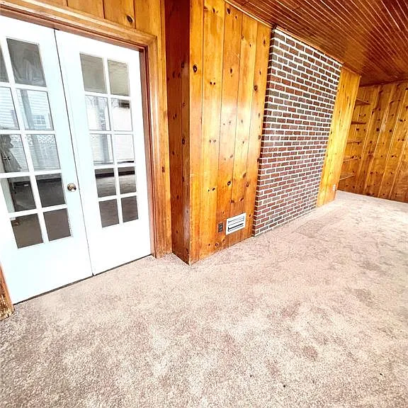 1911 Foster Dr — Photo 11