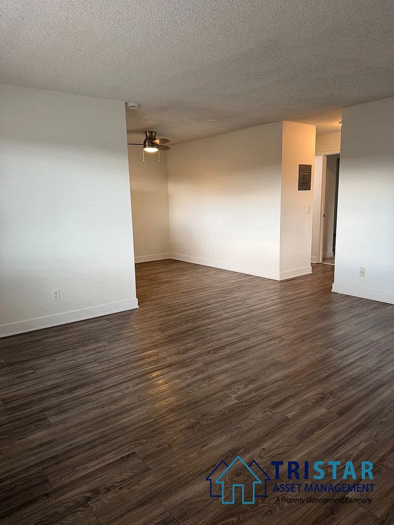 Kenwood Drive — Photo 2