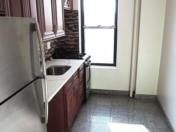 5th image of 2563 42nd St APT 24