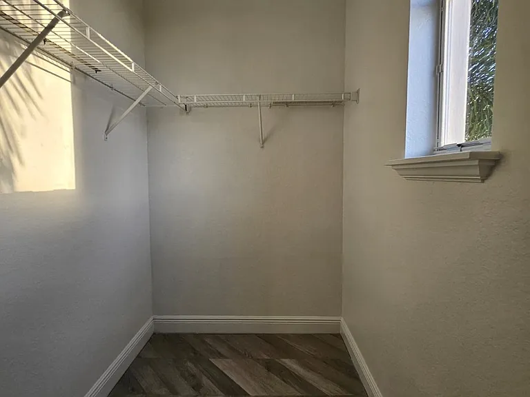2182 SW 100th Ter — Photo 3