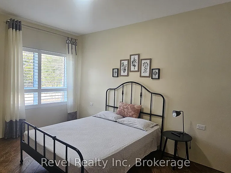 146 Moreau Pkwy — Photo 11