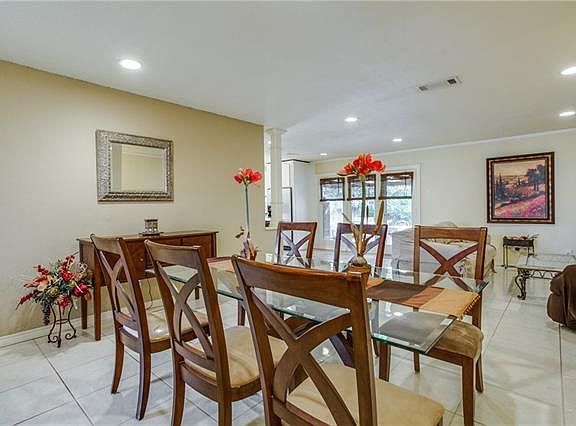 5th image of 1013 Park East Dr