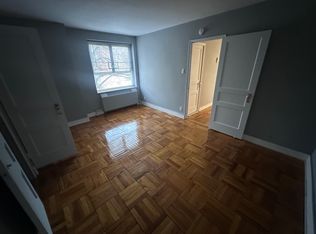 195-15 67th Ave APT 1C, Fresh Meadows, NY 11365