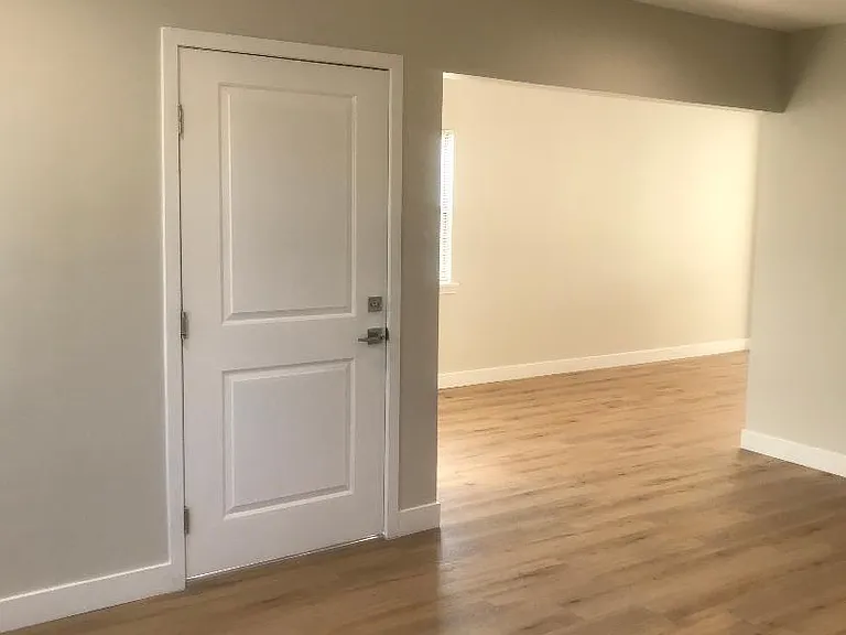 6433 Gentry Ave — Photo 10