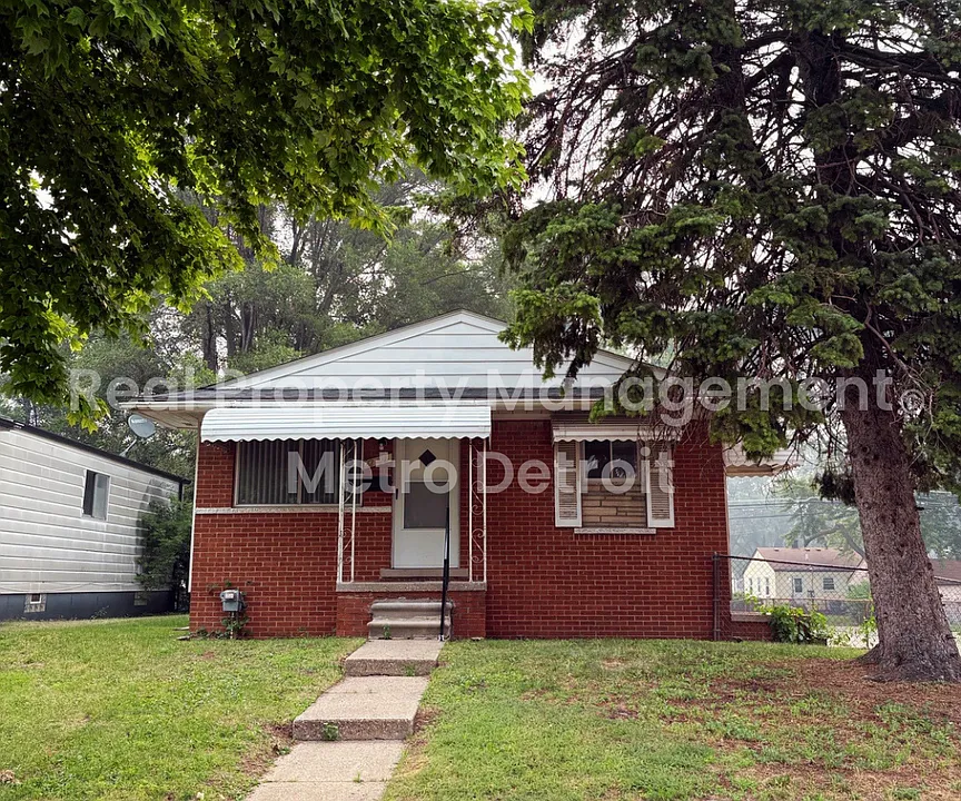 22706 Hillock Ave