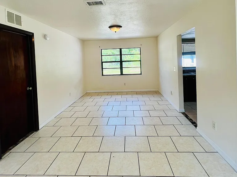 4641 Debbie Ln — Photo 8