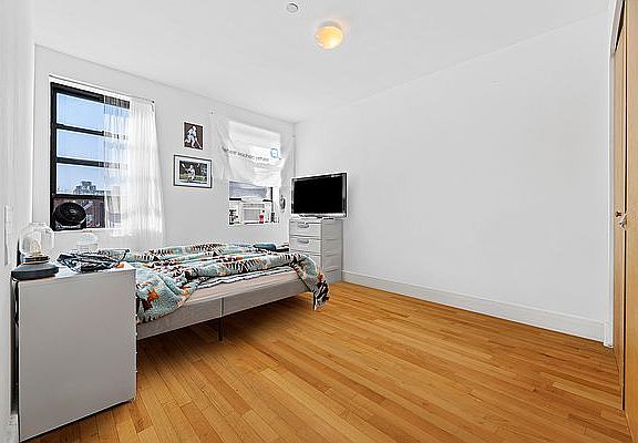 5th image of 193 E 4th St APT 6R