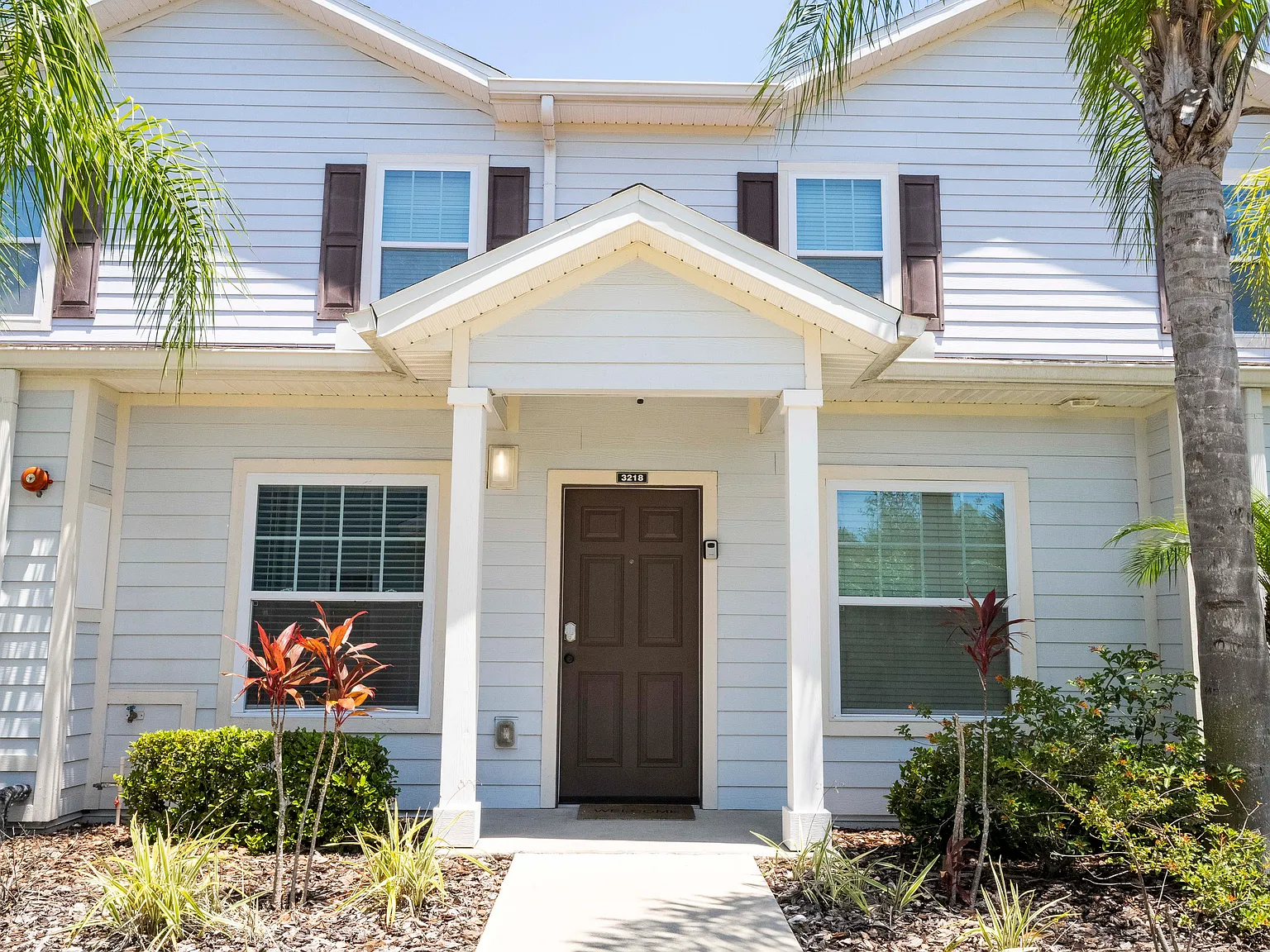 3 bed, 1300 sqft, $2,100 — Photo 2