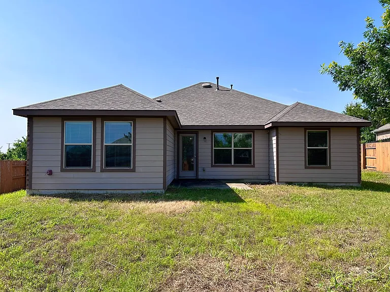 2204 Tranquility Ln — Photo 33