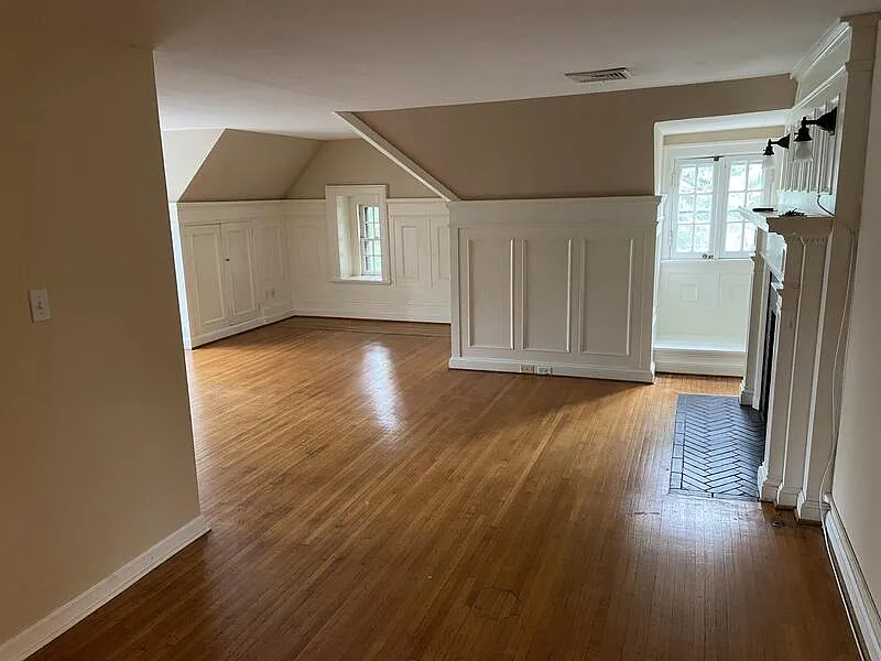 1 bed, 1.0 bath, 755 sqft, $1,300 — Photo 3