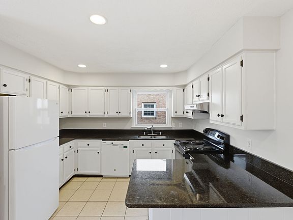 3rd image of 119 Briarwood Dr