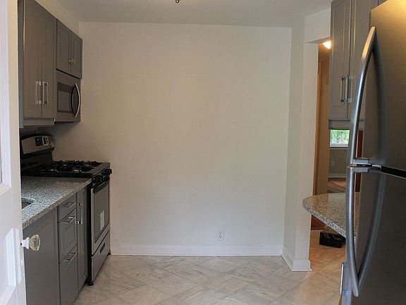 4th image of 274 Barclay Ave