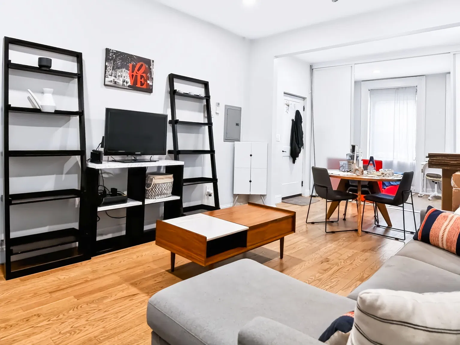 2 bed, 848 sqft, $3,300 — Photo 4