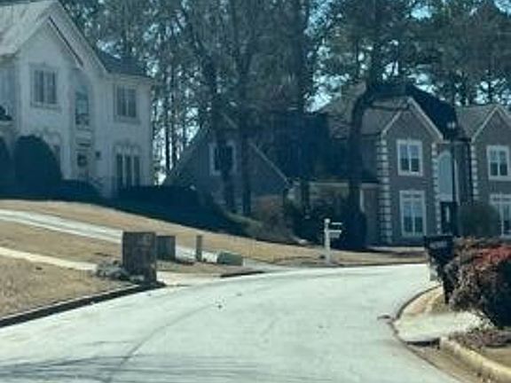 Exterior Neighborhood (street photo)