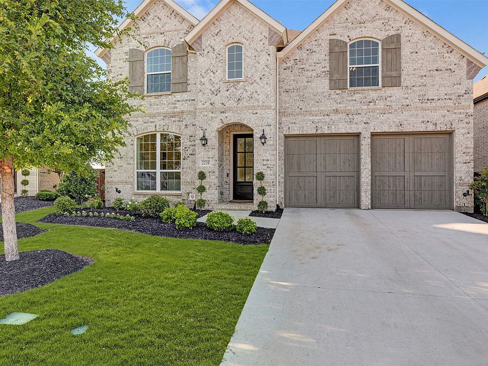 1st image of 2220 Woodlawn Dr