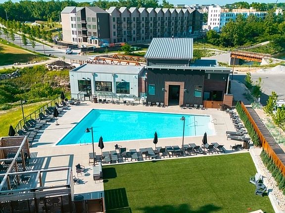 Quarry Trails Pool & Clubhouse