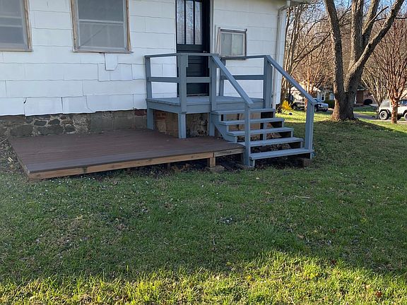 3rd image of 3200 Oak Hill Ave
