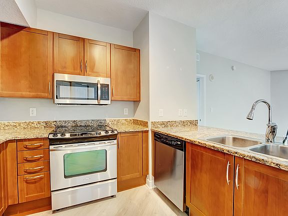 5th image of 450 N Federal Highway #608