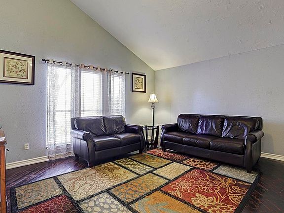 4th image of 16207 Royal Mile Ln