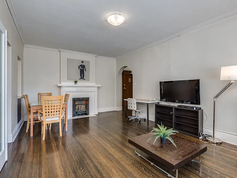 935 Jervis St — Photo 39