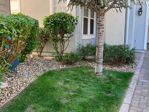 Landscaping and snow removal maintained by HOA