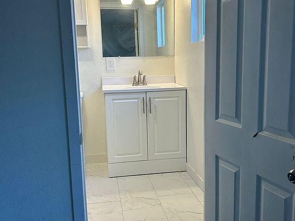 5th image of 13613 Ardis Ave