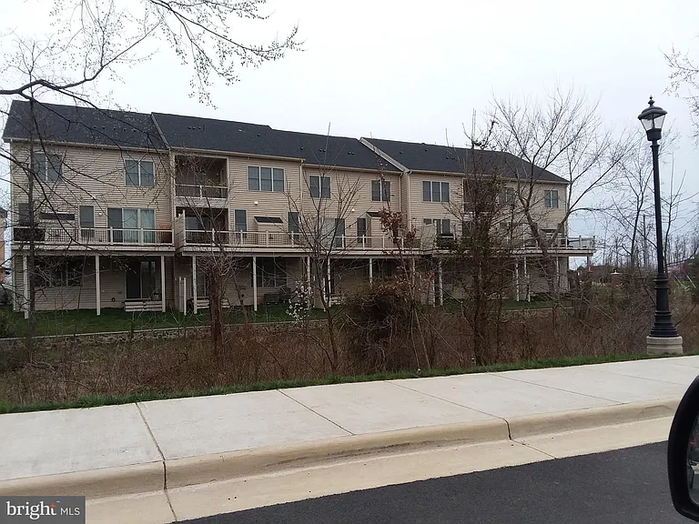 22595 Windsor Locks Sq — Photo 25
