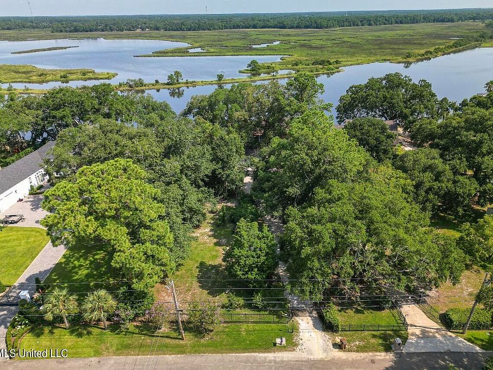 2310 N Country Club Ln, Biloxi, MS 39532 MLS 4055048 Zillow