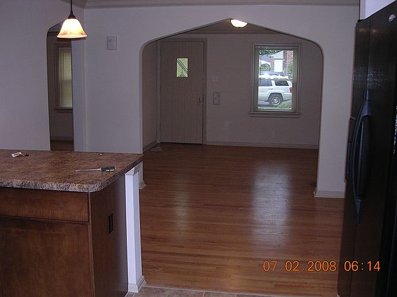 2nd image of 718 Zeiss Ave