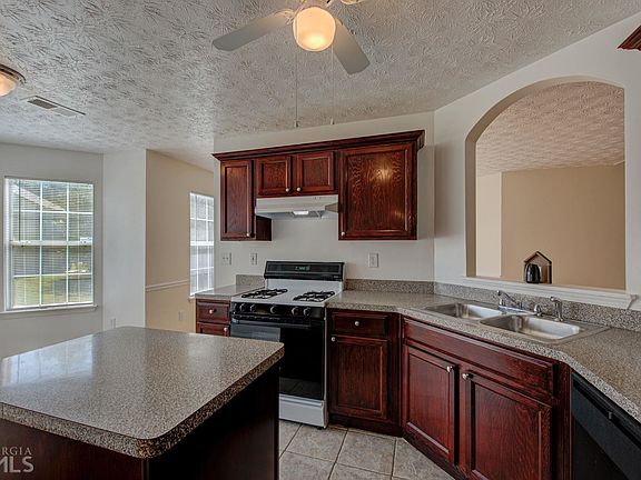 5th image of 285 Vaness Dr