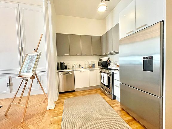 4th image of 4 E 78th St APT 3
