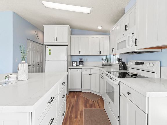 5th image of 701 Spanish Main Dr #198