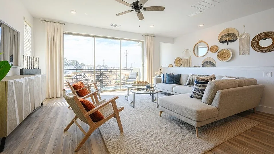 Tamarind Drive (2885) ** - 1 — Photo 1