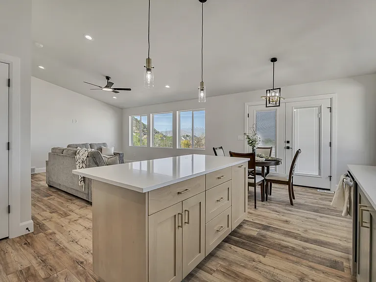 598 Canyon Rd — Photo 4