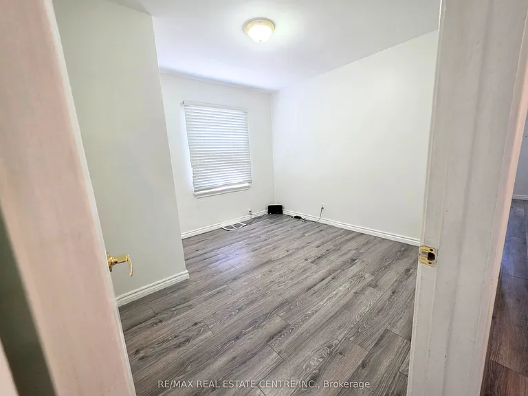 353 E 21st St — Photo 9
