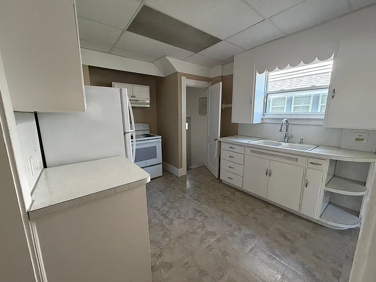4136 Fairview Dr — Photo 42