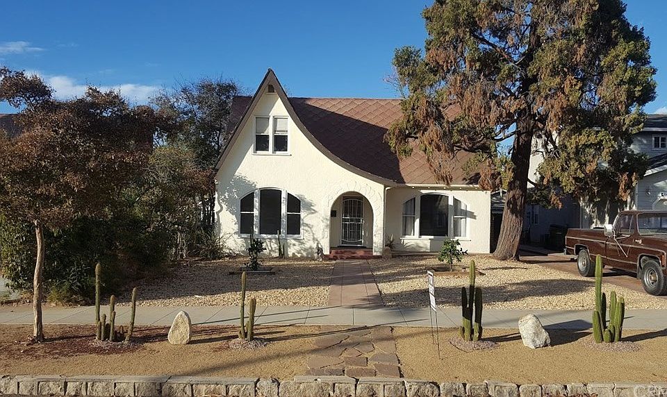 1st image of 927 College Ave