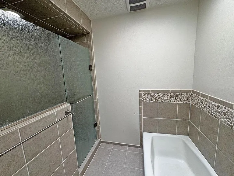 4027 Angelina Dr — Photo 21