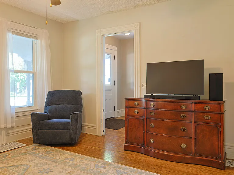 712 Meigs St #1 — Photo 4