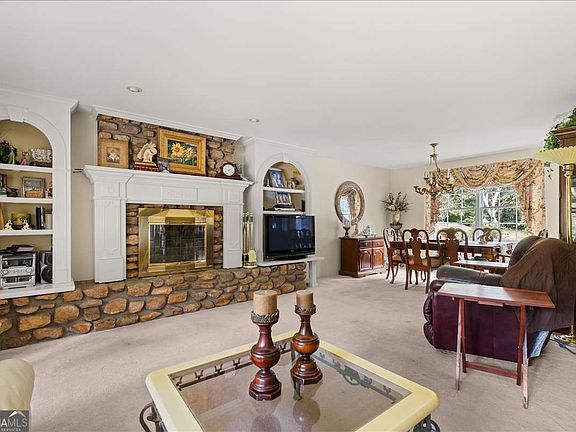 4th image of 1033 Davenport Cir