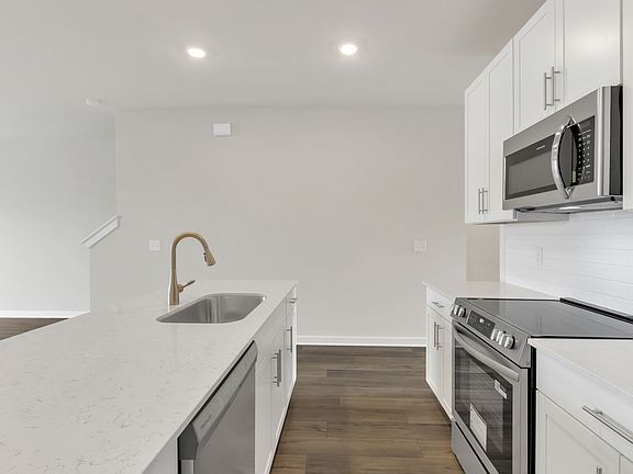 5th image of 506 Lydia Ashley Ln