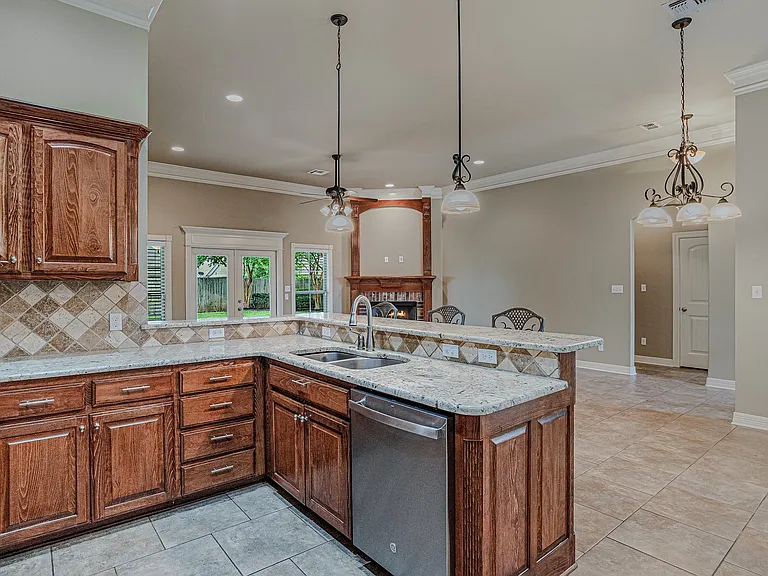 713 Saint Martin Ln — Photo 34