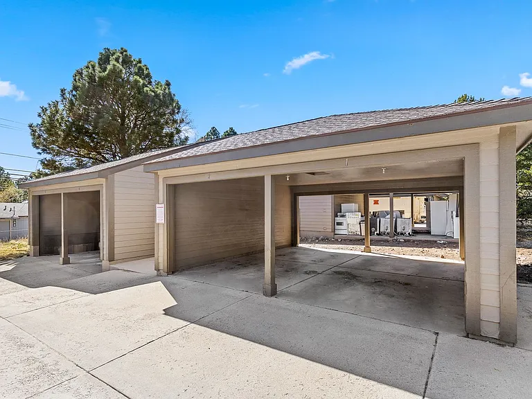 3325 E Lockett Rd — Photo 44