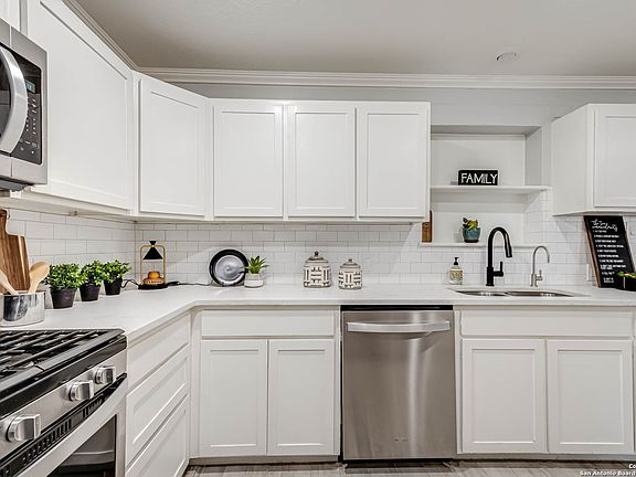 4th image of 1299 OAKRIDGE DR