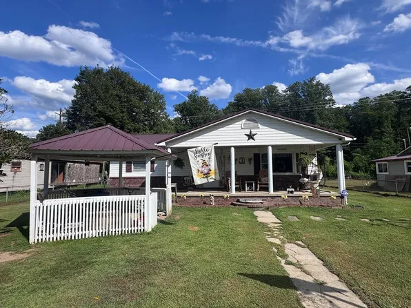 135 Dakota Ct, Colcord, WV 25048