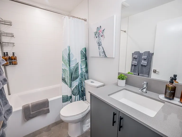 835 S Cloverdale St #B — Photo 12