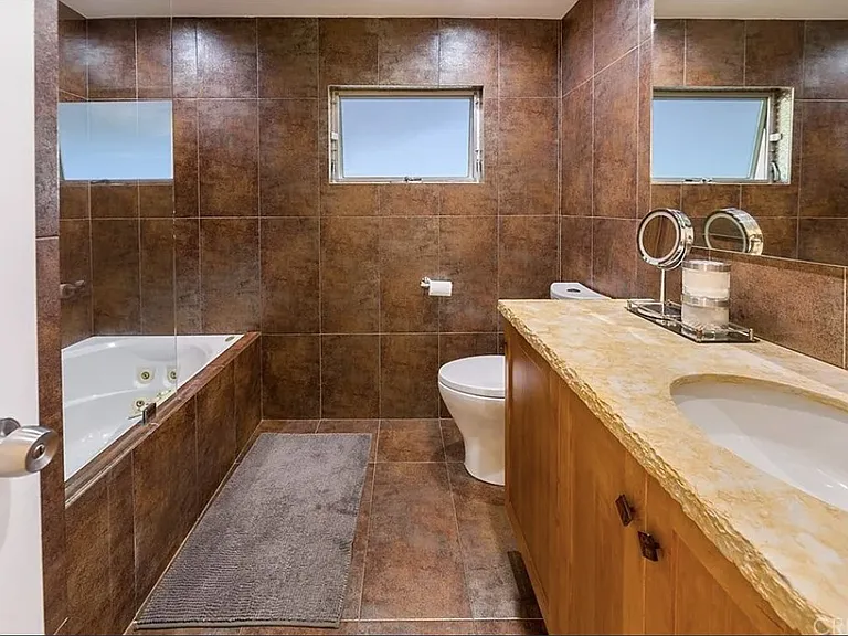 17548 Marilla St — Photo 11